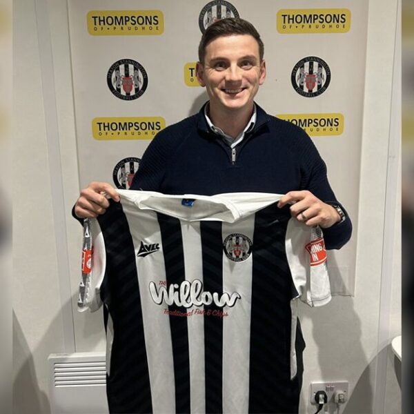 Dan Groves Signs New Deal