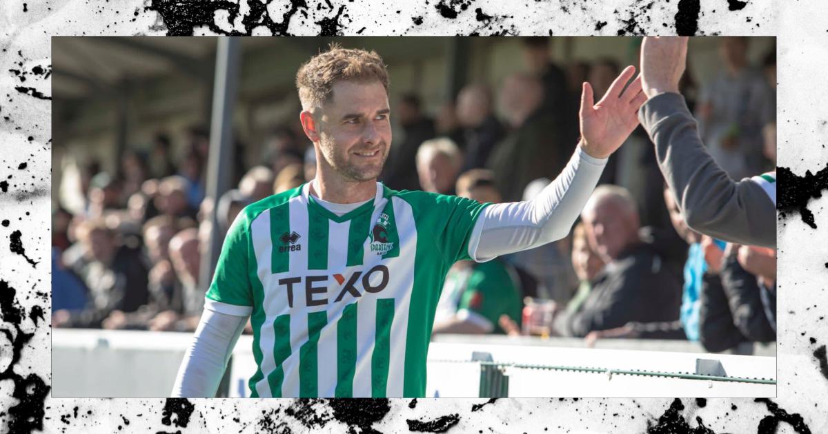 Nicky Deverdics signs for the Stan